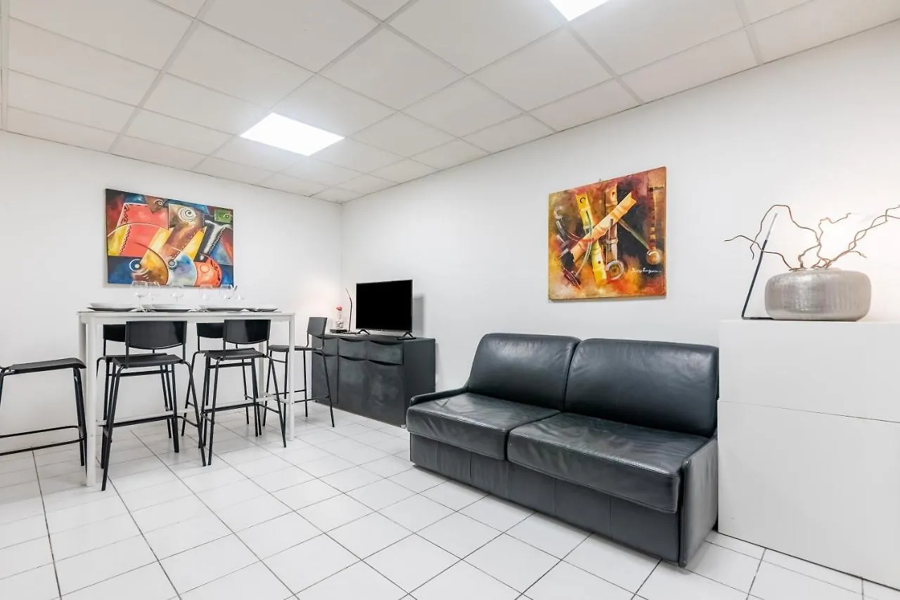 Apartment Stylish Accommodation In The Middle Of Paris France